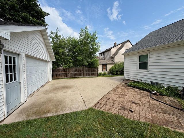 1340 W COMMERCIAL STREET, Appleton, WI 54914