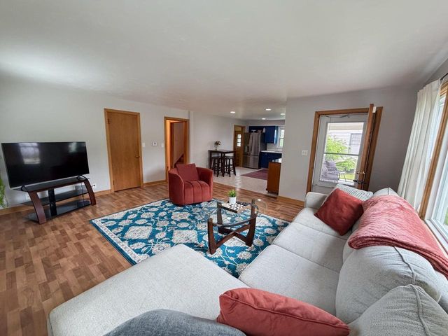 1340 W COMMERCIAL STREET, Appleton, WI 54914