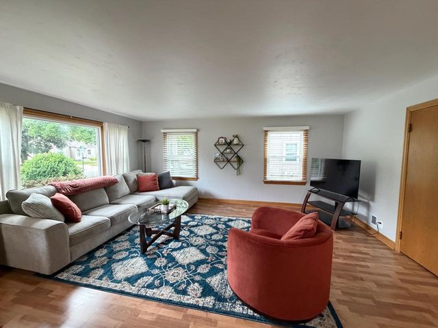 1340 W COMMERCIAL STREET, Appleton, WI 54914