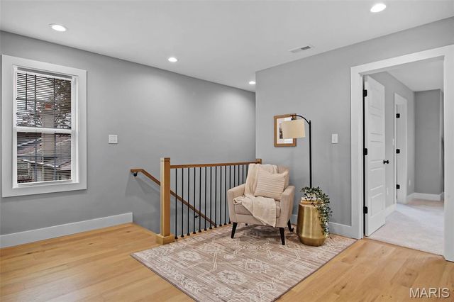 6718 Glades Avenue, St Louis, MO 63139