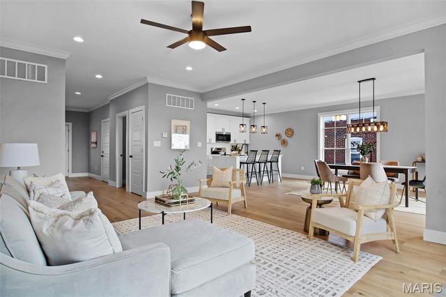 6718 Glades Avenue, St Louis, MO 63139