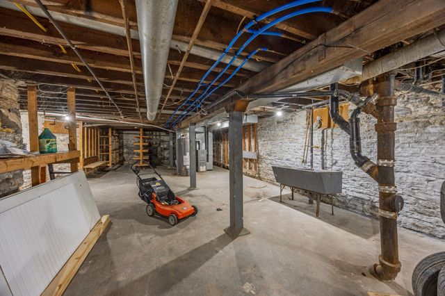 585 Sherburne Avenue, Saint Paul, MN 55103