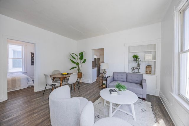 585 Sherburne Avenue, Saint Paul, MN 55103