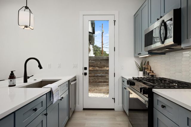 2907 Kuhlman Ave 2, Austin, TX 78702