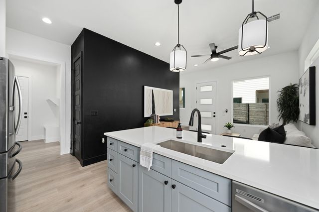 2907 Kuhlman Ave 2, Austin, TX 78702