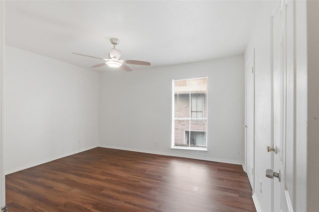 11000 Kinghurst Drive 134, Houston, TX 77099