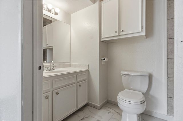 11000 Kinghurst Drive 134, Houston, TX 77099