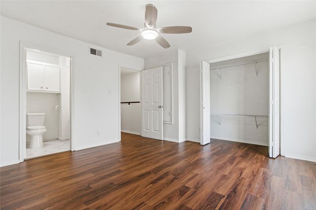 11000 Kinghurst Drive 134, Houston, TX 77099