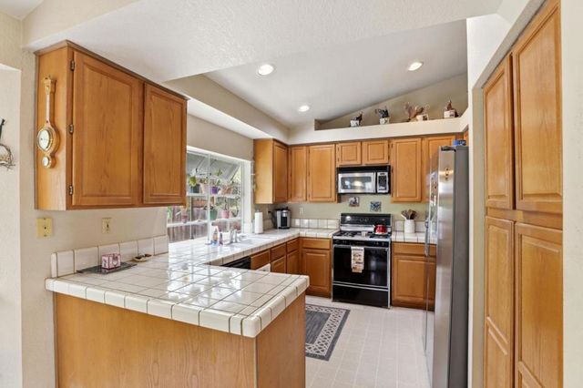 5621 Adobe Road, Rocklin, CA 95765