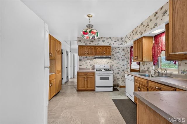 7 Wayne Street, St Charles, MO 63301