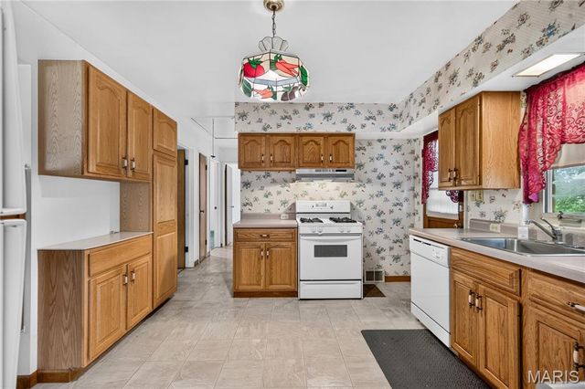 7 Wayne Street, St Charles, MO 63301