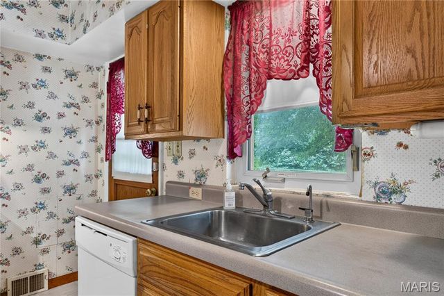 7 Wayne Street, St Charles, MO 63301