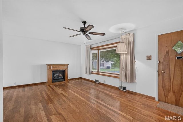7 Wayne Street, St Charles, MO 63301