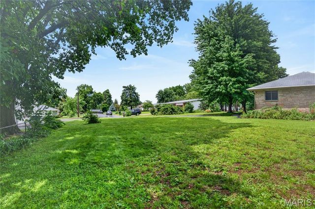 7 Wayne Street, St Charles, MO 63301