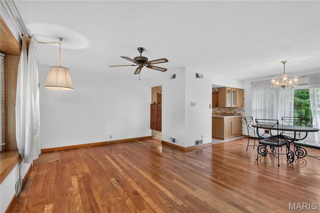 7 Wayne Street, St Charles, MO 63301