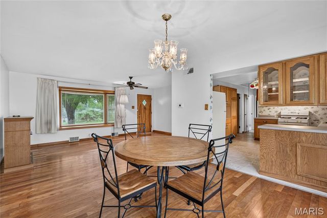 7 Wayne Street, St Charles, MO 63301