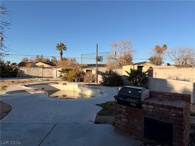 4976 West Lake Mead Boulevard, Las Vegas, NV 89108