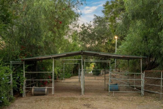 9907 Shadow Hills DR, Sunland, CA 91040