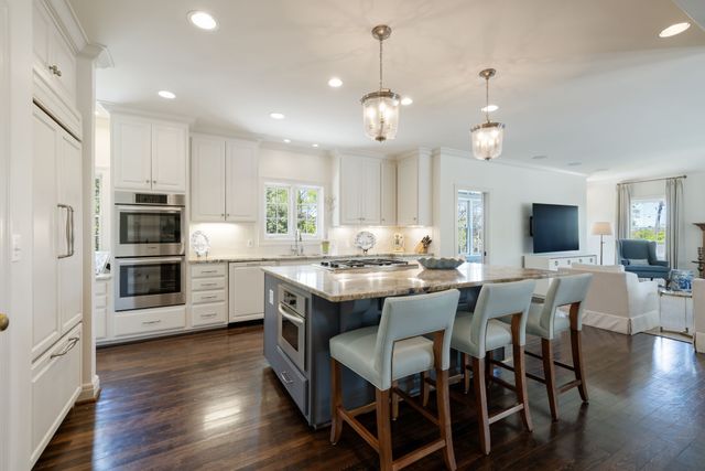 4324 Signal Hill Dr, Nashville, TN 37205