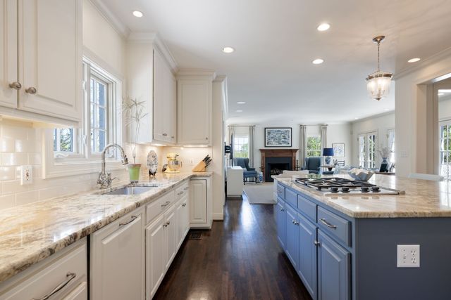 4324 Signal Hill Dr, Nashville, TN 37205