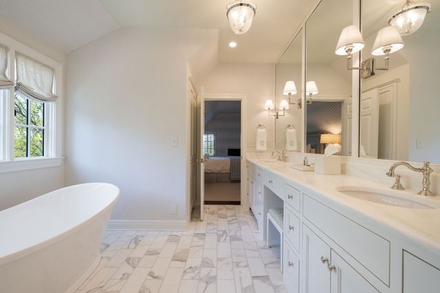 4324 Signal Hill Dr, Nashville, TN 37205