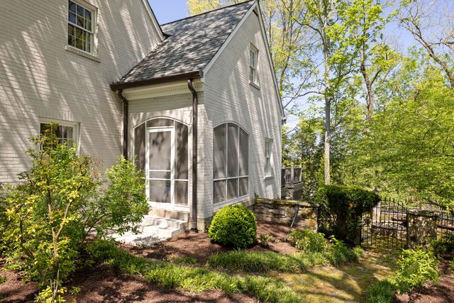 4324 Signal Hill Dr, Nashville, TN 37205