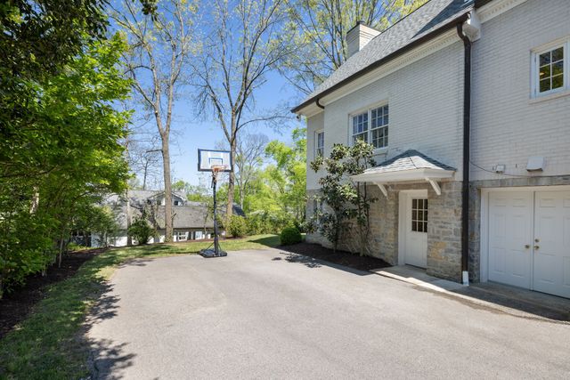 4324 Signal Hill Dr, Nashville, TN 37205