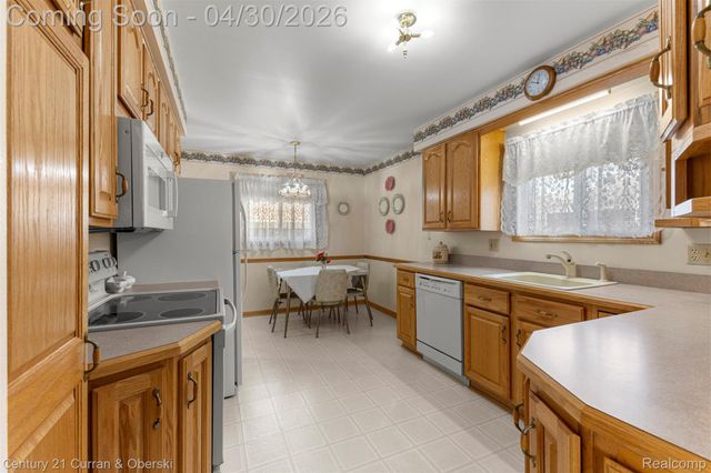 8262 Vine Avenue, Allen Park, MI 48101