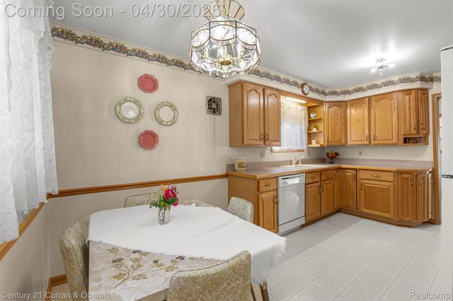 8262 Vine Avenue, Allen Park, MI 48101