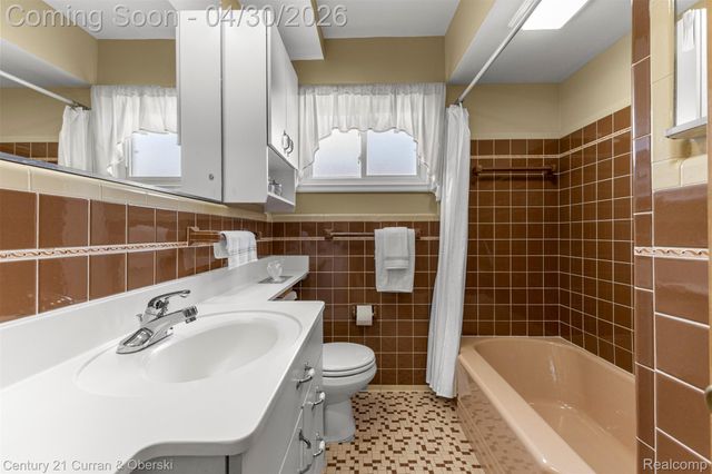 8262 Vine Avenue, Allen Park, MI 48101