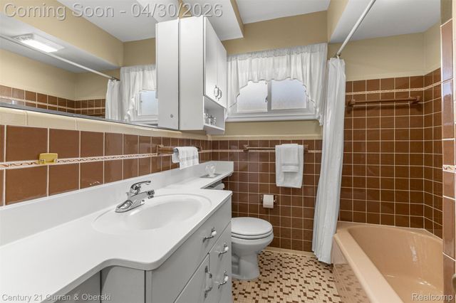 8262 Vine Avenue, Allen Park, MI 48101