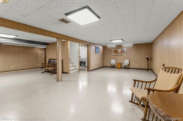 8262 Vine Avenue, Allen Park, MI 48101