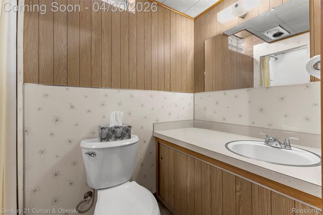 8262 Vine Avenue, Allen Park, MI 48101