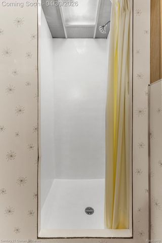 8262 Vine Avenue, Allen Park, MI 48101