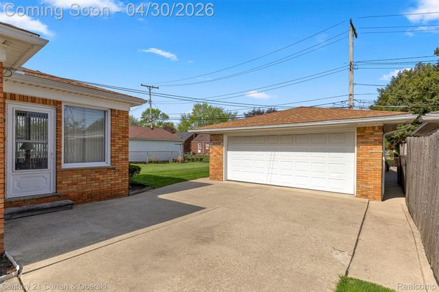 8262 Vine Avenue, Allen Park, MI 48101