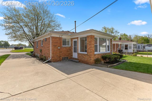 8262 Vine Avenue, Allen Park, MI 48101