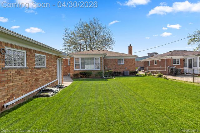 8262 Vine Avenue, Allen Park, MI 48101