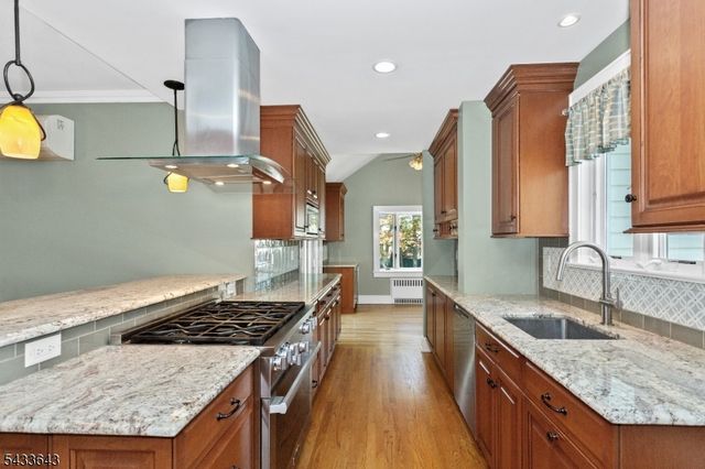 141 Henry St, Hasbrouck Heights Boro, NJ 07604