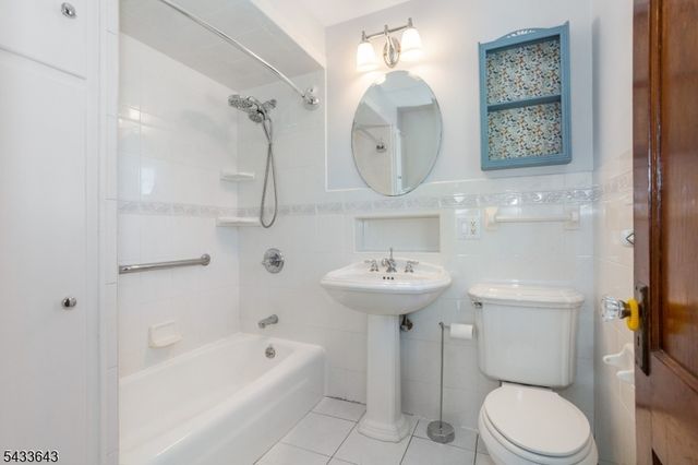141 Henry St, Hasbrouck Heights Boro, NJ 07604