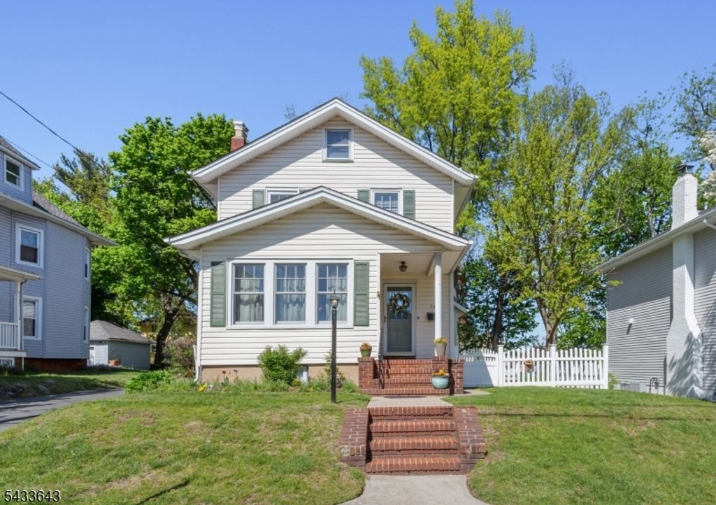 141 Henry St, Hasbrouck Heights Boro, NJ 07604