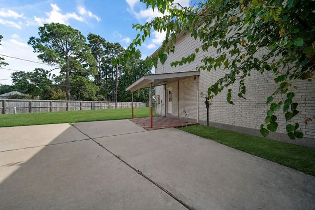 17603 W Fawn River Circle, Spring, TX 77379