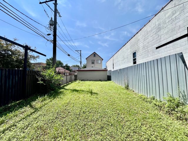 2948 E 95th Street, Chicago, IL 60617