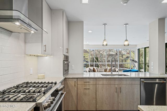 128 Henry Street Unit 406, Saratoga Springs, NY 12866