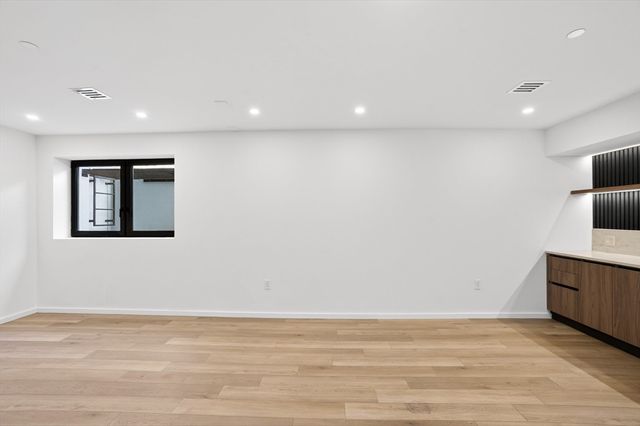 15 Algonquin Rd 2, Newton, MA 02467