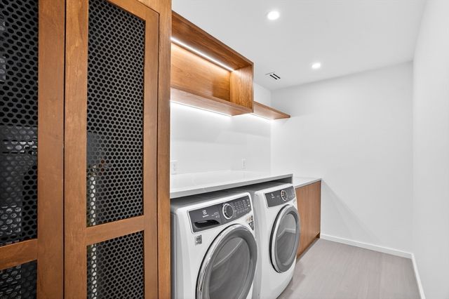 15 Algonquin Rd 2, Newton, MA 02467
