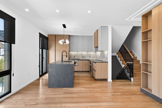 15 Algonquin Rd 2, Newton, MA 02467