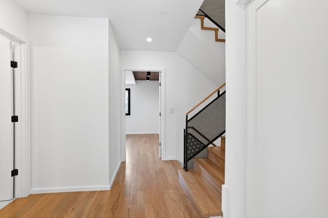 15 Algonquin Rd 2, Newton, MA 02467
