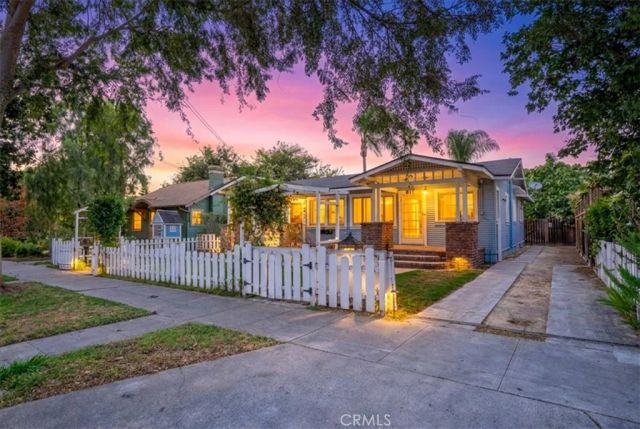817 E Palmyra Avenue, Orange, CA 92866