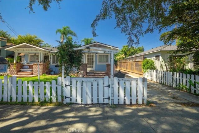 817 E Palmyra Avenue, Orange, CA 92866