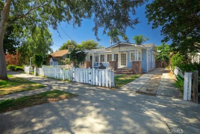 817 E Palmyra Avenue, Orange, CA 92866